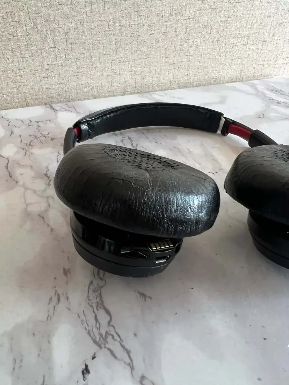 Plantronics Voyager Focus UC B825 Wireless Stereo Headset
